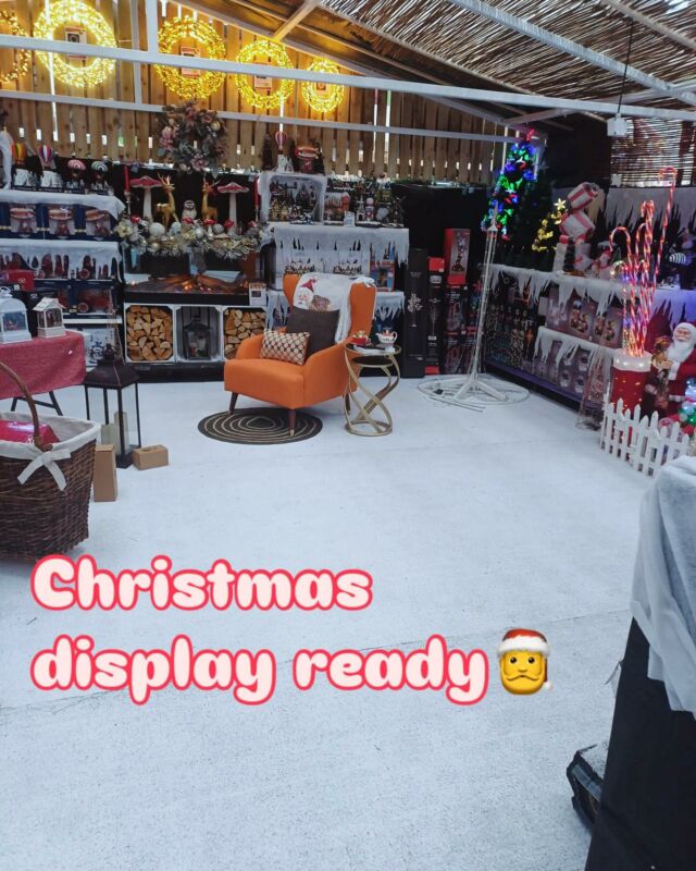 Loving the Xmas display @connollystopline using our white artificial grass!🎅 #whiteartificialgrass #greenfx 
#xmasiscoming #diy #homesweethome #dssupplies #xmasdisplays #windowdisplays #artificialgrass #carlow